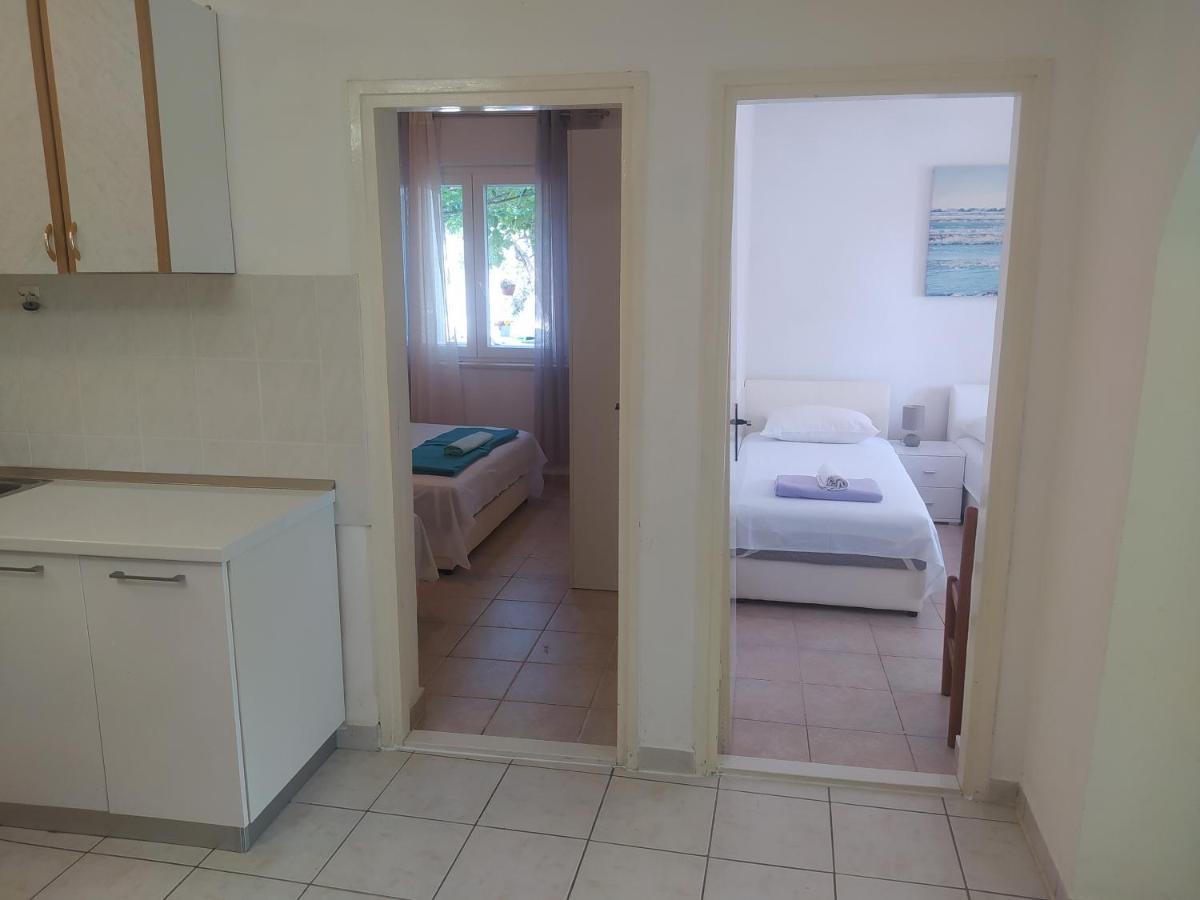 Apartmani Trubi 2 Vodice Bagian luar foto