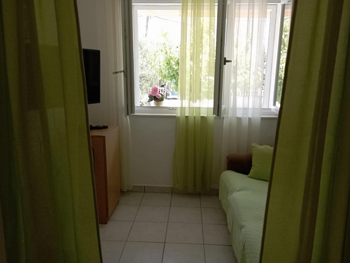 Apartmani Trubi 2 Vodice Bagian luar foto