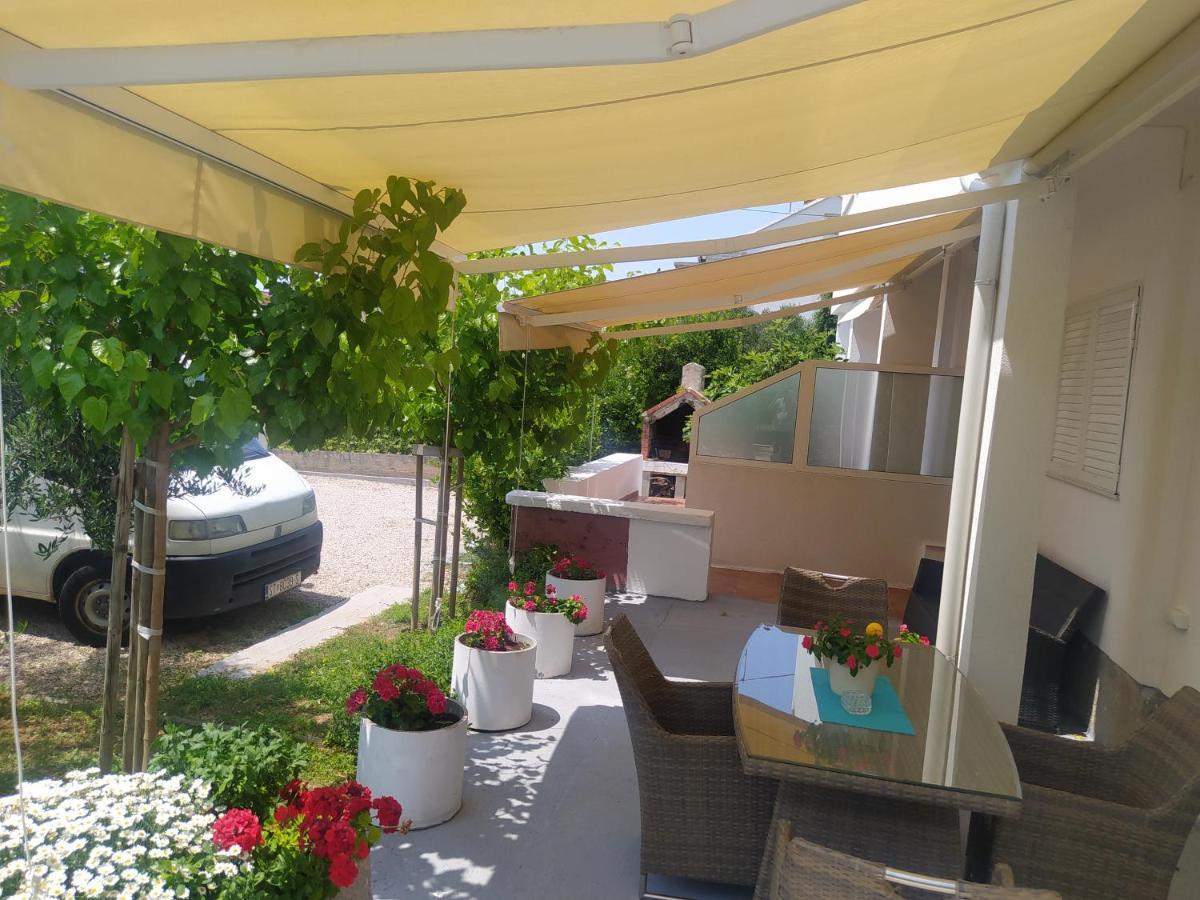 Apartmani Trubi 2 Vodice Bagian luar foto
