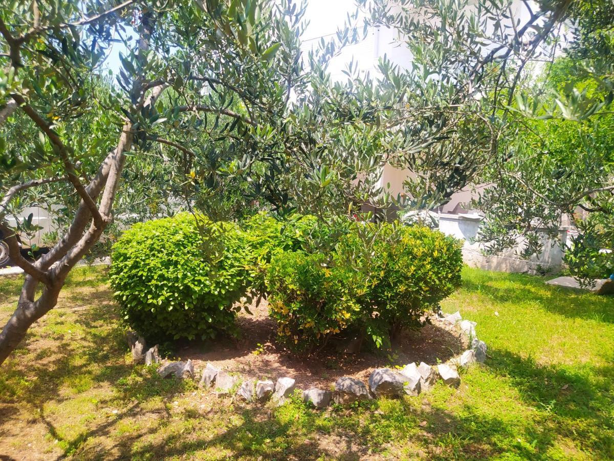 Apartmani Trubi 2 Vodice Bagian luar foto