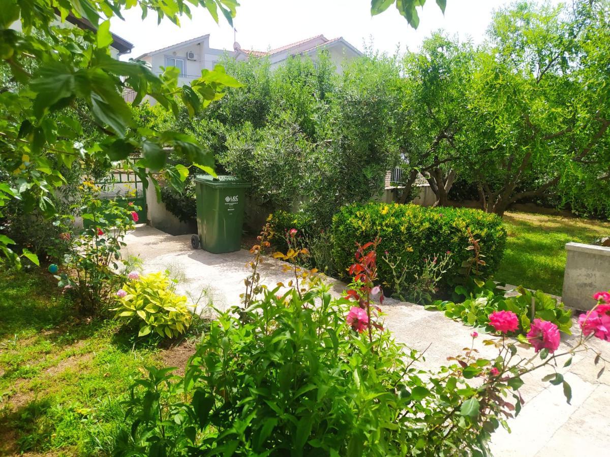 Apartmani Trubi 2 Vodice Bagian luar foto